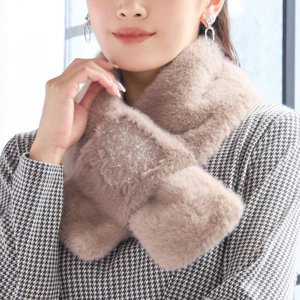 洗える・別注・大きいサイズ】刺繍入りフェイクファーマフラー