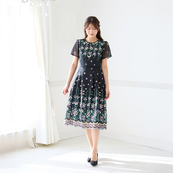 あきぴー 様　DAMA collection刺繍入りボリューム袖ワンピース１５号 あきぴー 様 DAMA collection刺繍入りボリューム袖ワンピース15号