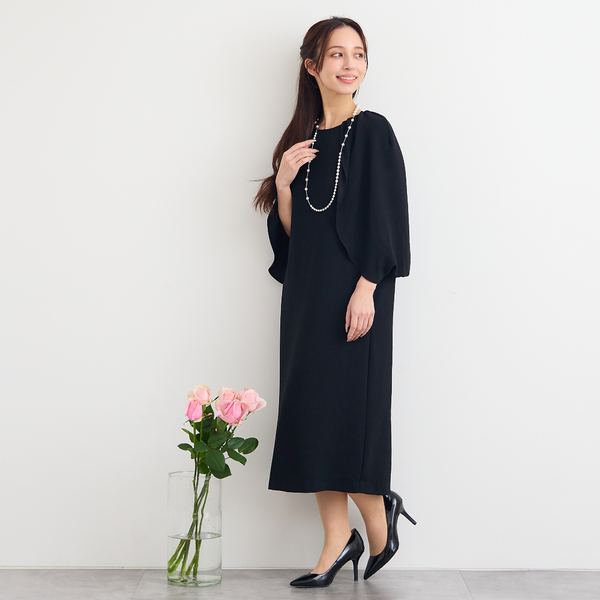 ぽーわ　Wワンピ　ブラック 洗える・防しわ性】ケープ風ブラックワンピース | レディース