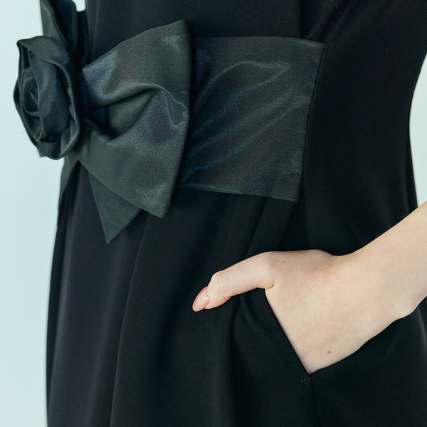 チャネルブティック フラワーブローチ付き ノースリーブジップ