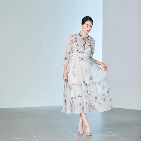 再入荷 結婚式 プリント ワンピース 再入荷】スワンプリントワンピース(サックス) - seventen