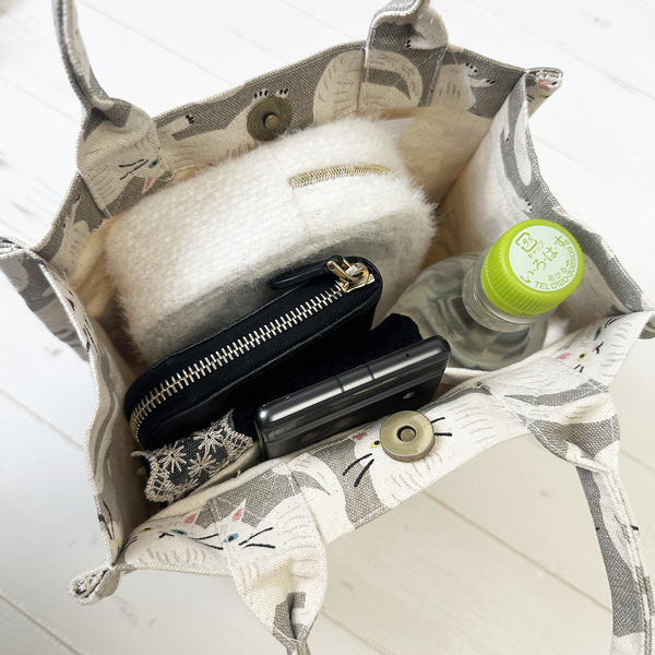新色登場・ギフトにもおすすめ】スクエアミニトート/花柄 | レディース